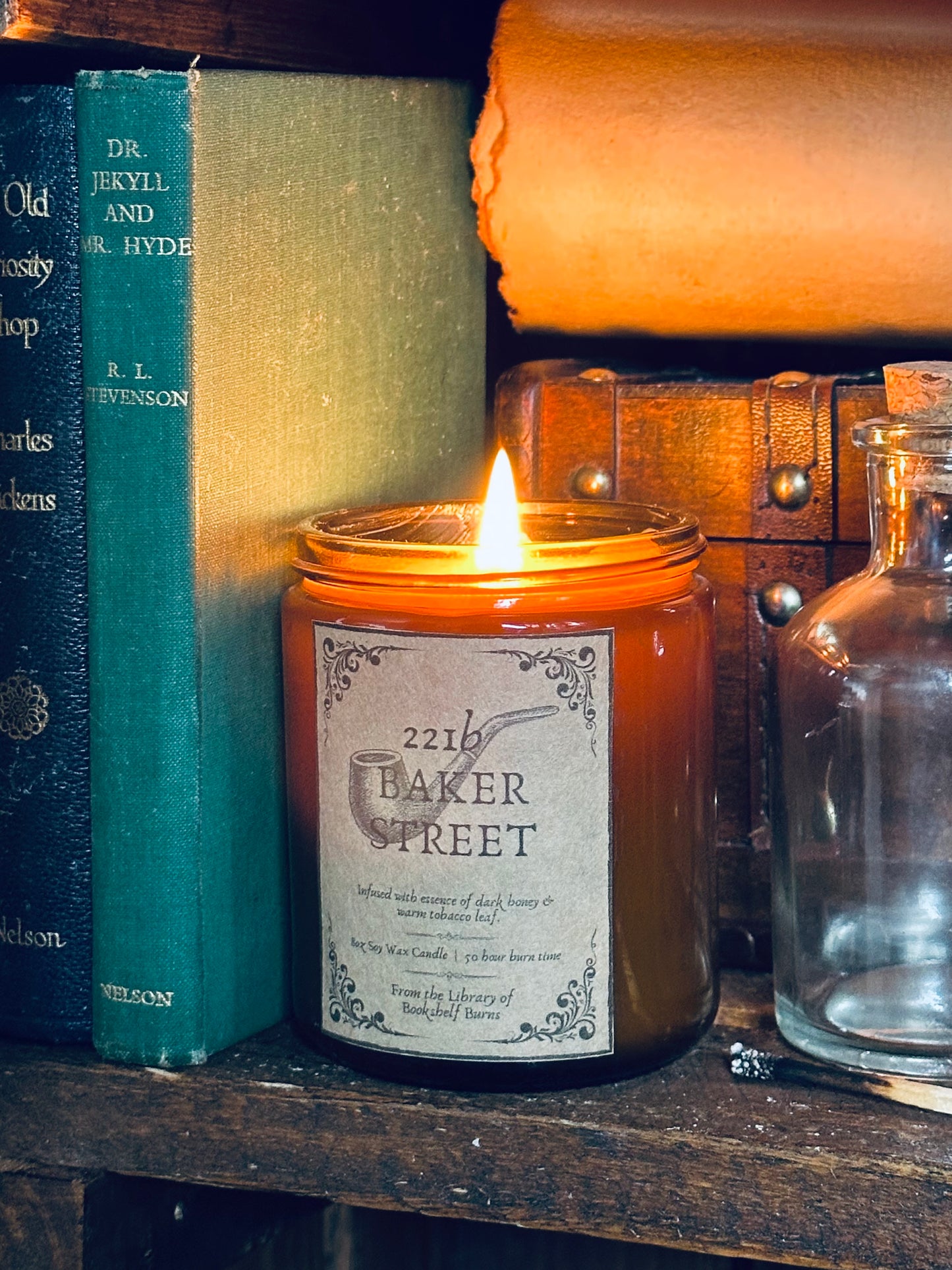 221B Baker Street - Dark Honey & Tabacco Scented Soy Wax Candle